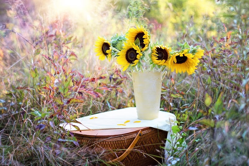 Minimalist Elegance Floral Arrangement